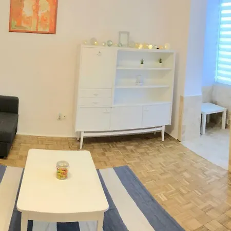 I'm 3 - City Center Apartment